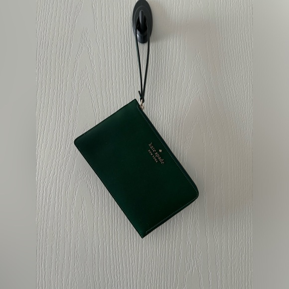 Kate Spade Green Wristlet - Medium Size - Picture 1 of 7